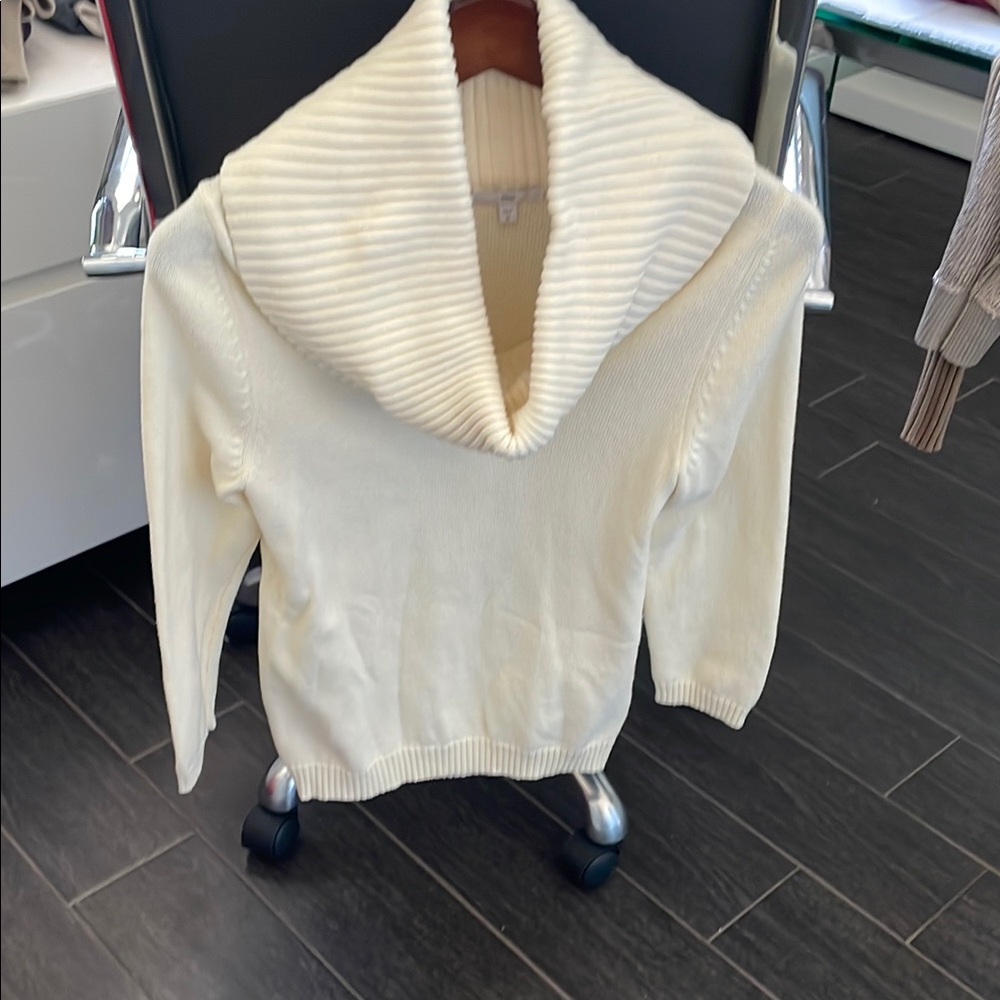 GAP Cream Chunky Knit Turtleneck Sweater